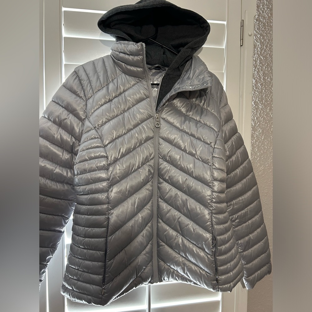 Guess women’s faux hoodie puffer jacket combo